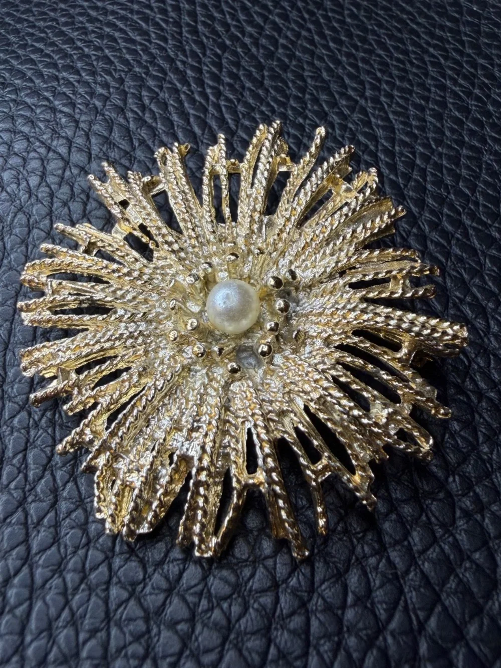 Vintage Gold Tone Starburst Brooch Pin w/Faux Pearl 2